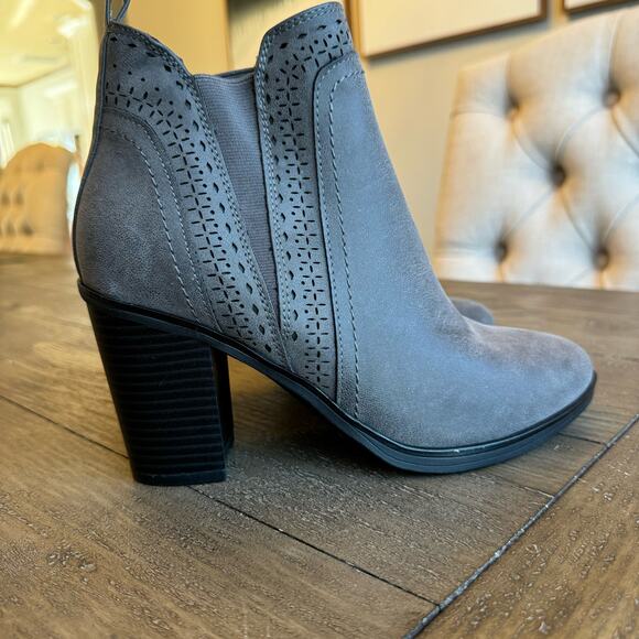 Mia Women's Gray Black Pull On Diagonal Chelsea Ankle Boots Size 6 NWOB Soft - Picture 10 of 10